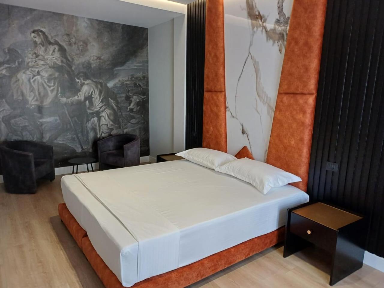 Oxygen Boutique Hotel Tirana Buitenkant foto