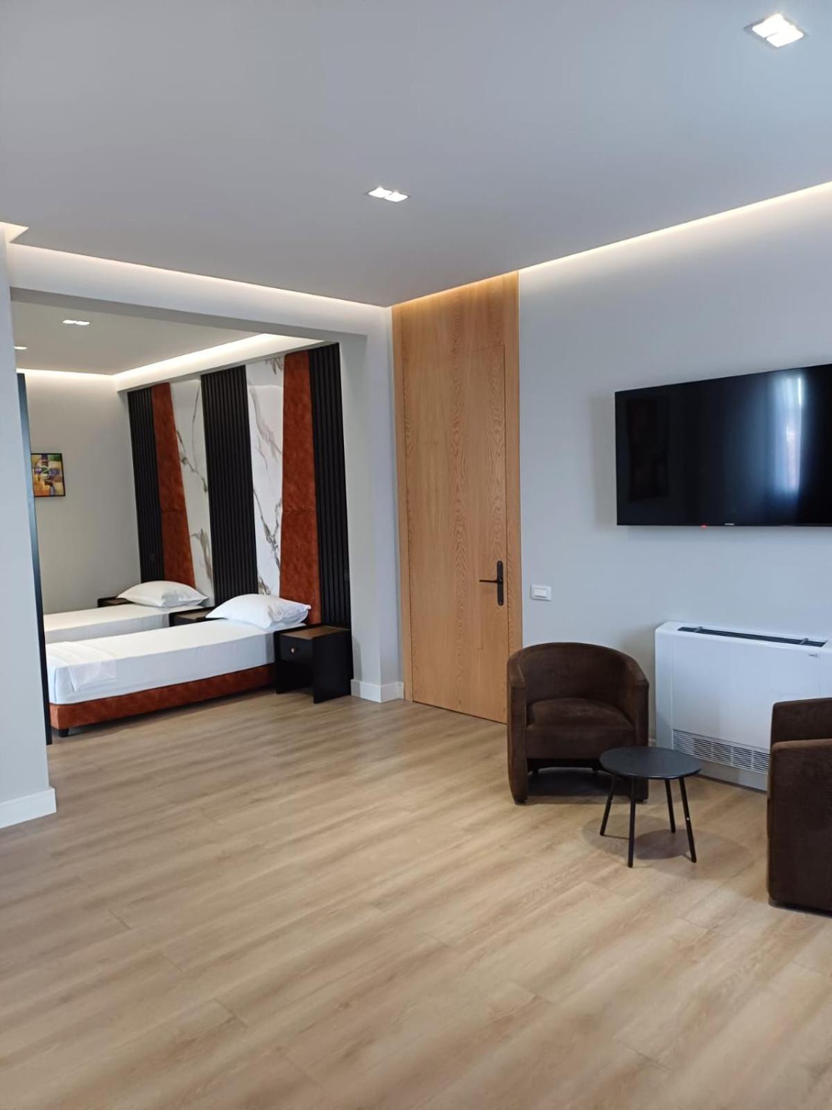 Oxygen Boutique Hotel Tirana Buitenkant foto