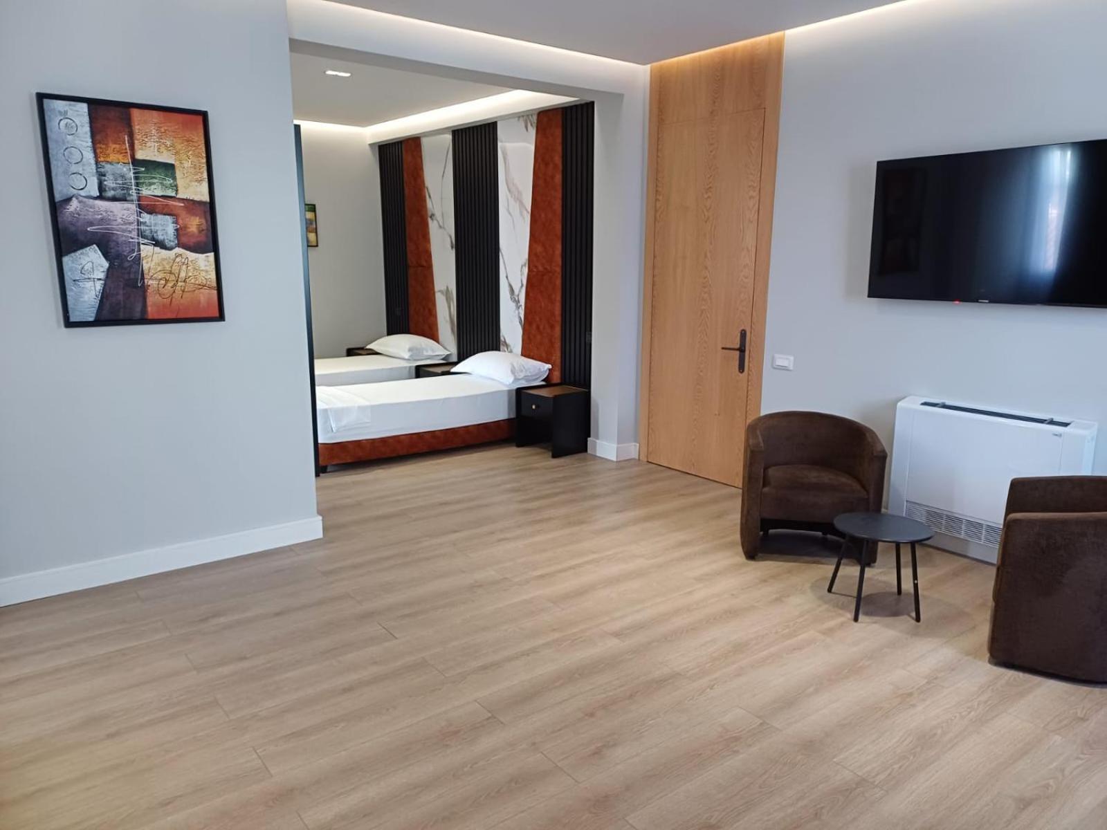 Oxygen Boutique Hotel Tirana Buitenkant foto