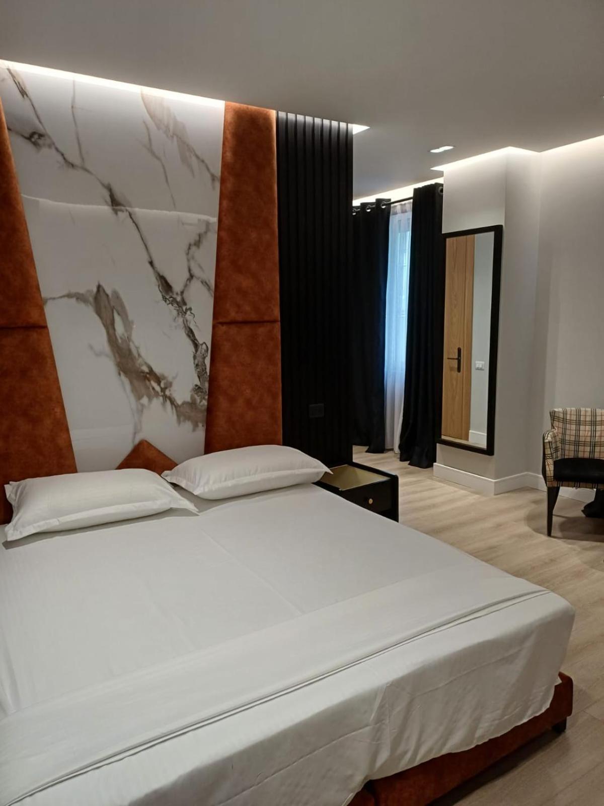 Oxygen Boutique Hotel Tirana Buitenkant foto