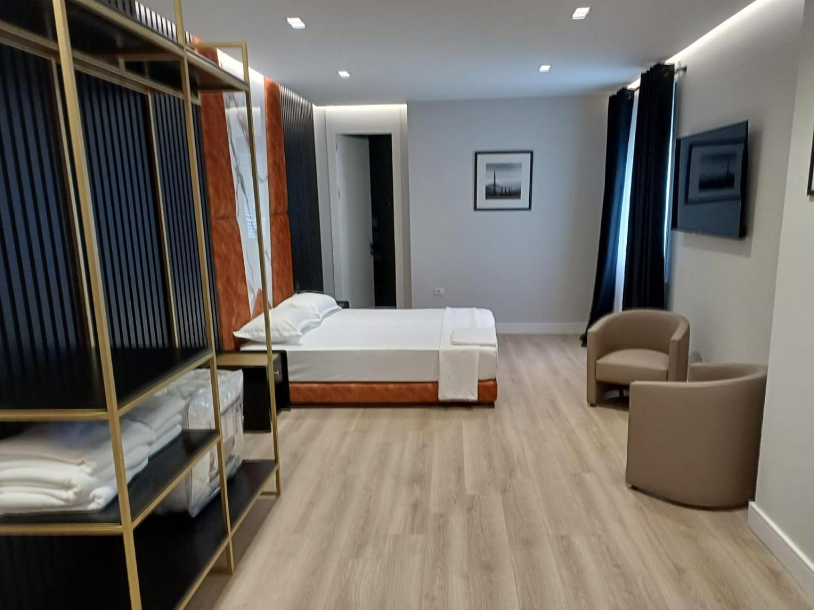 Oxygen Boutique Hotel Tirana Buitenkant foto