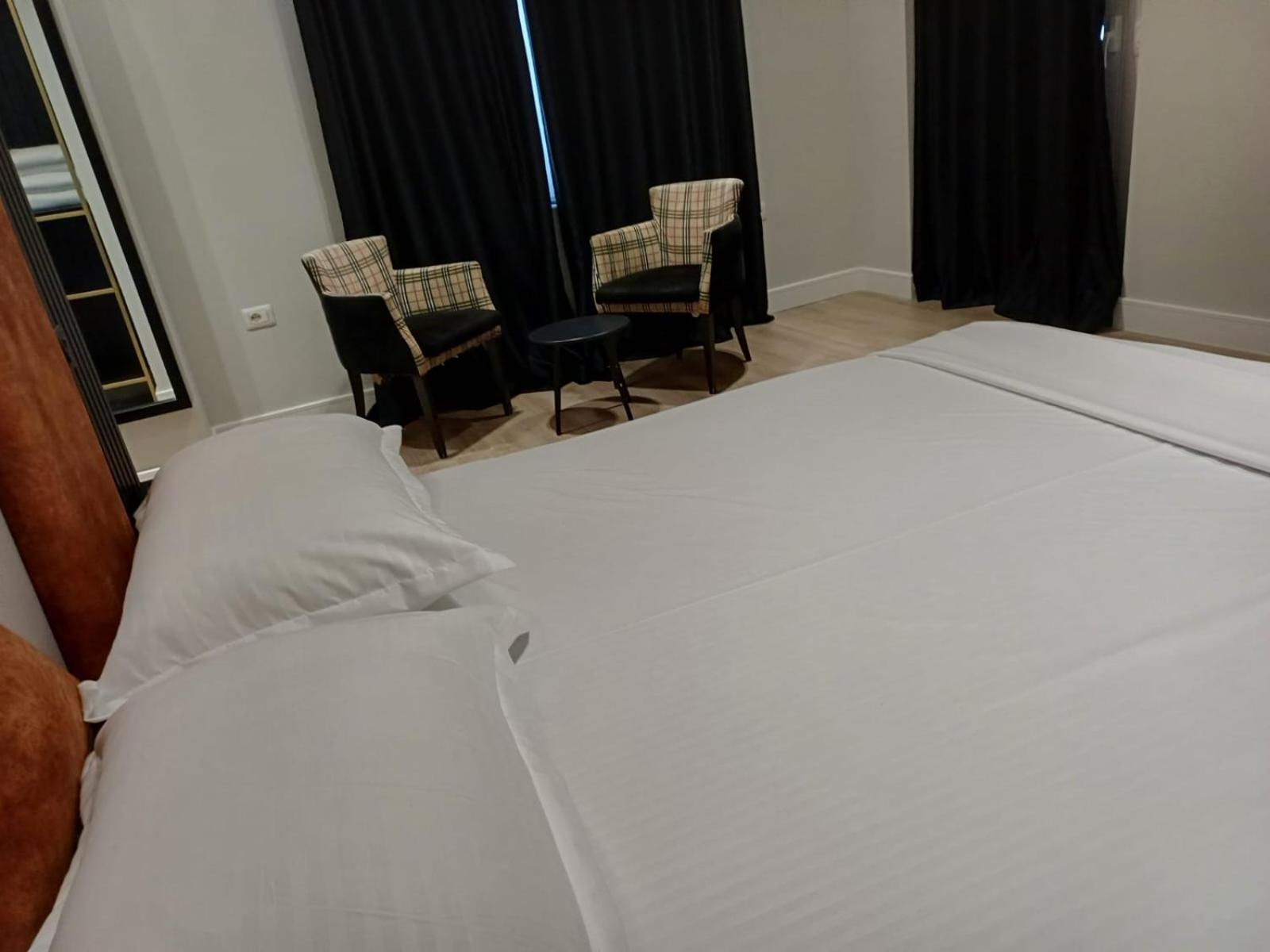 Oxygen Boutique Hotel Tirana Buitenkant foto