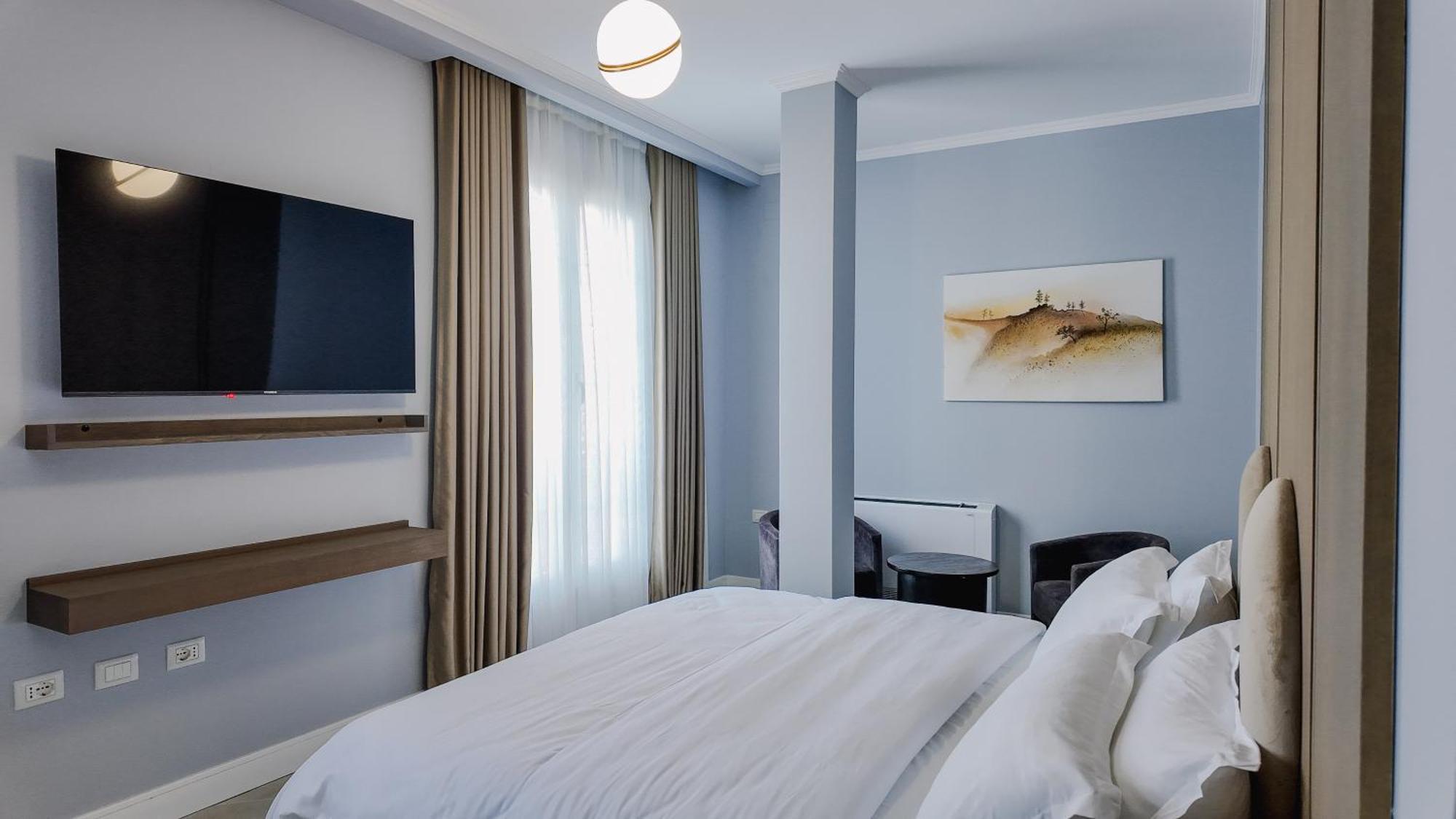 Oxygen Boutique Hotel Tirana Buitenkant foto