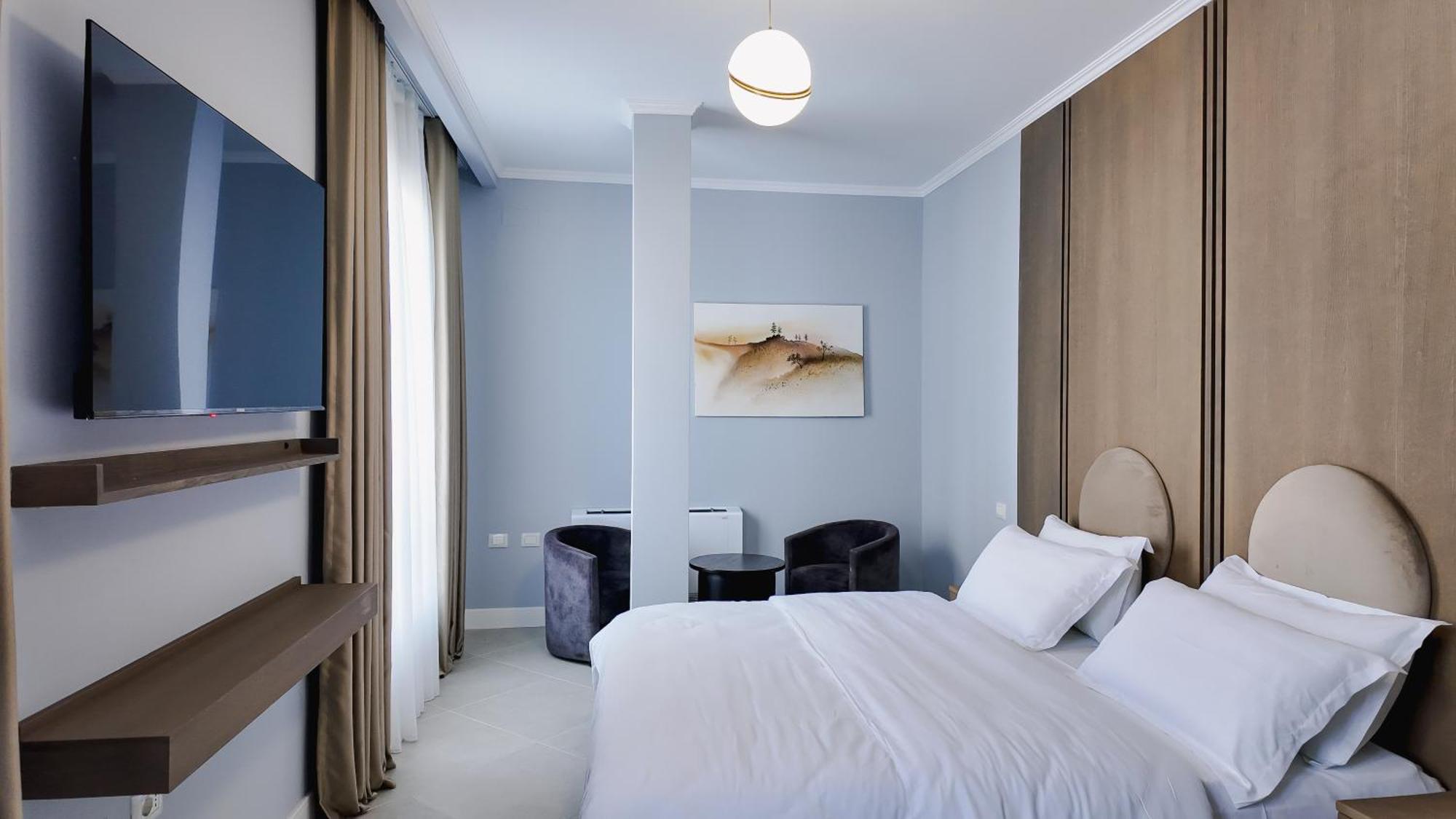 Oxygen Boutique Hotel Tirana Buitenkant foto