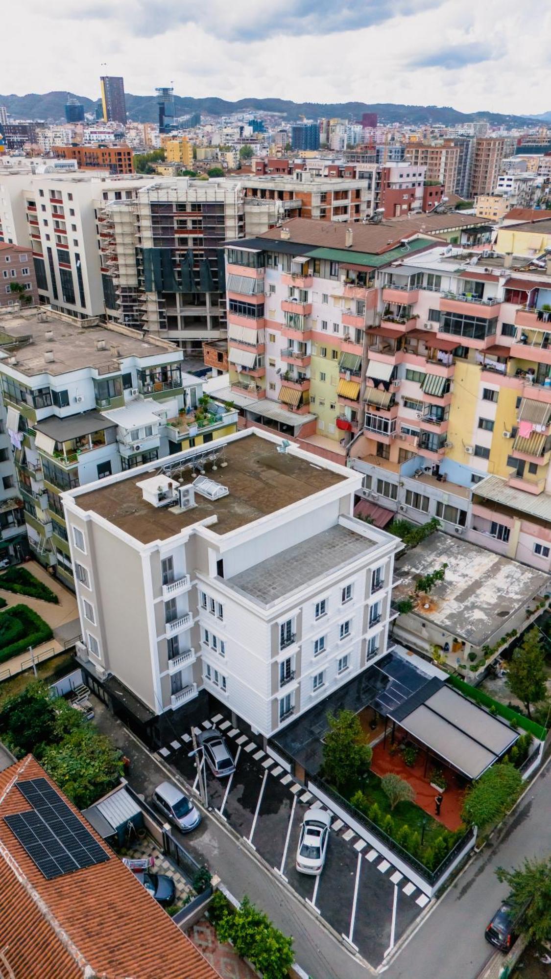Oxygen Boutique Hotel Tirana Buitenkant foto