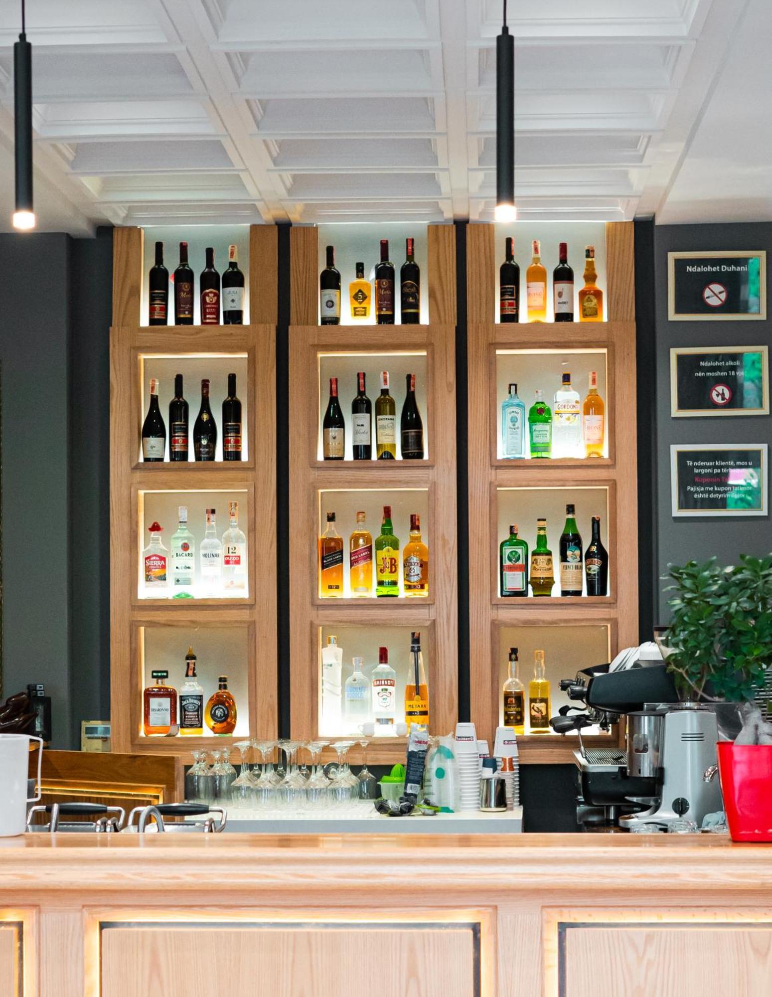 Oxygen Boutique Hotel Tirana Buitenkant foto